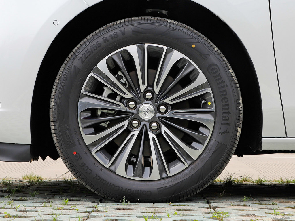 珍珠白別克GL8車(chē)身外觀(guān)圖片