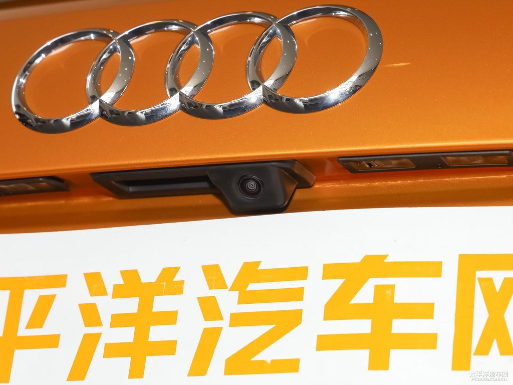 鎏金橙奧迪Q3車尾外觀圖片