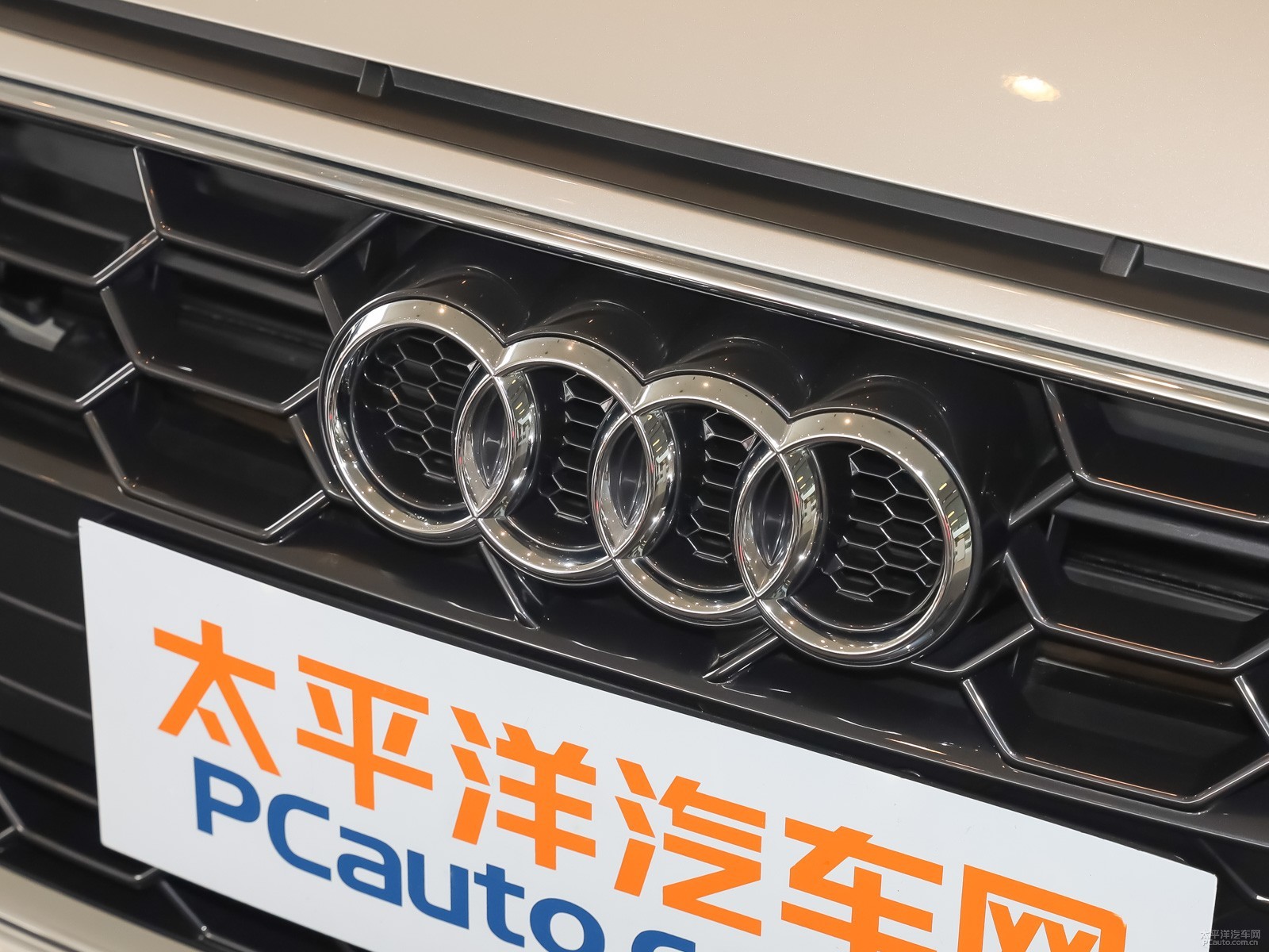 奧迪A4L外觀高清大圖