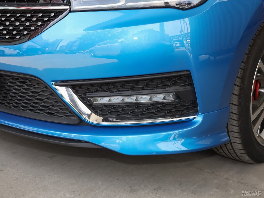 星空藍艾瑞澤5車頭外觀圖片