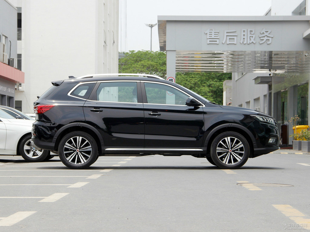 伯爵黑榮威RX5整車外觀外觀圖片