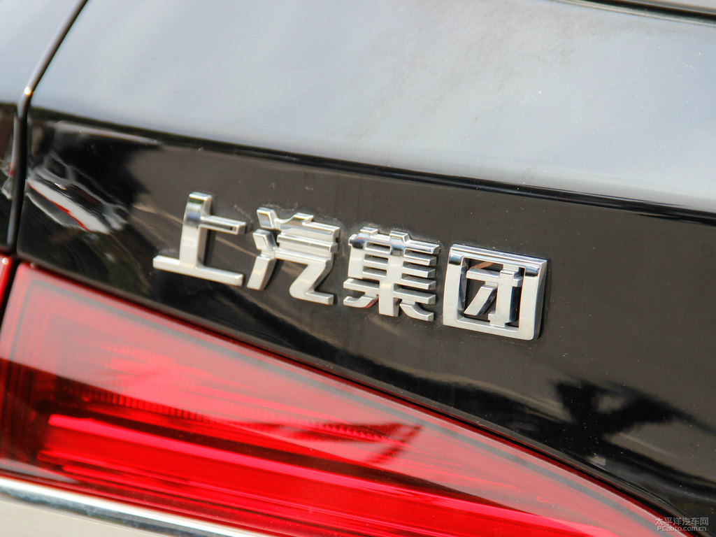 伯爵黑榮威RX5車尾外觀圖片
