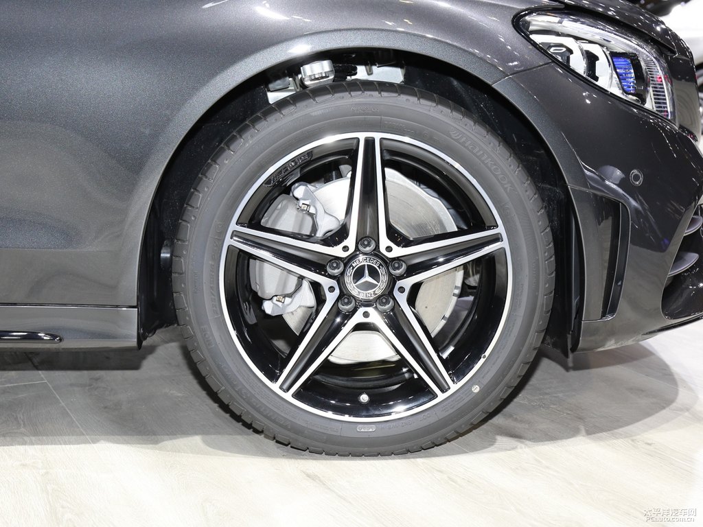 曜巖黑奔馳C級(jí)車(chē)身外觀圖片