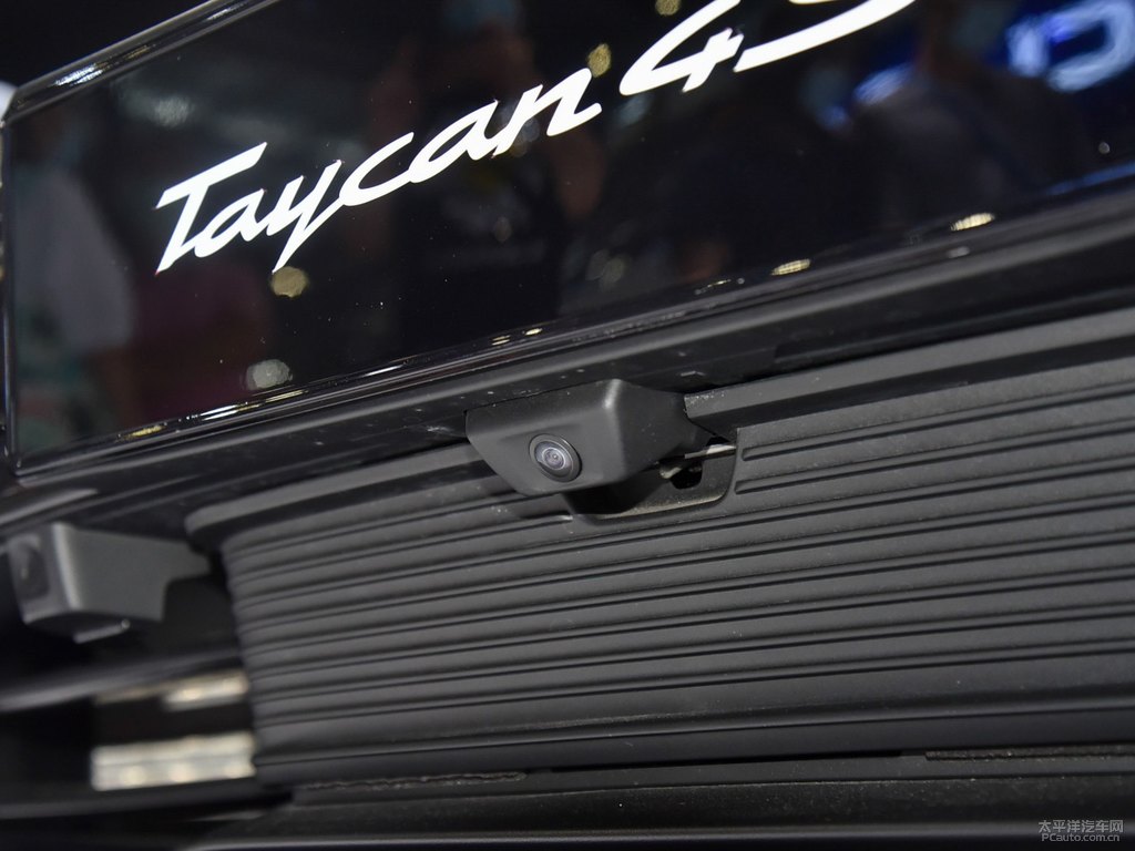 龍膽藍(lán)Taycan車頭外觀圖片