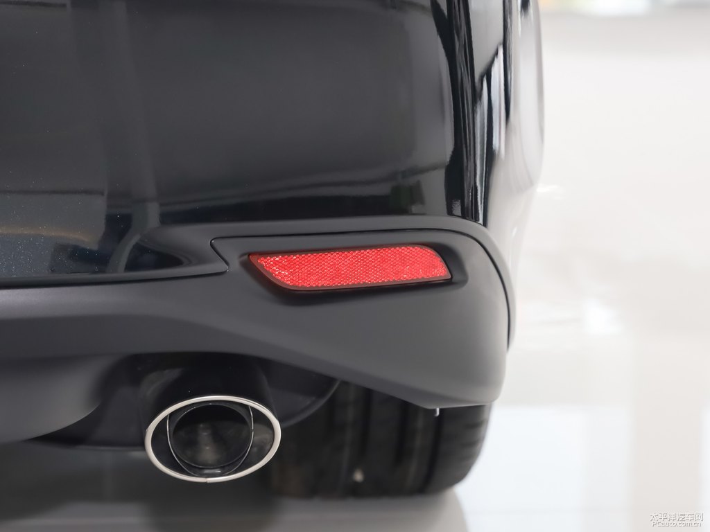 墨晶黑凱美瑞車(chē)尾外觀(guān)圖片