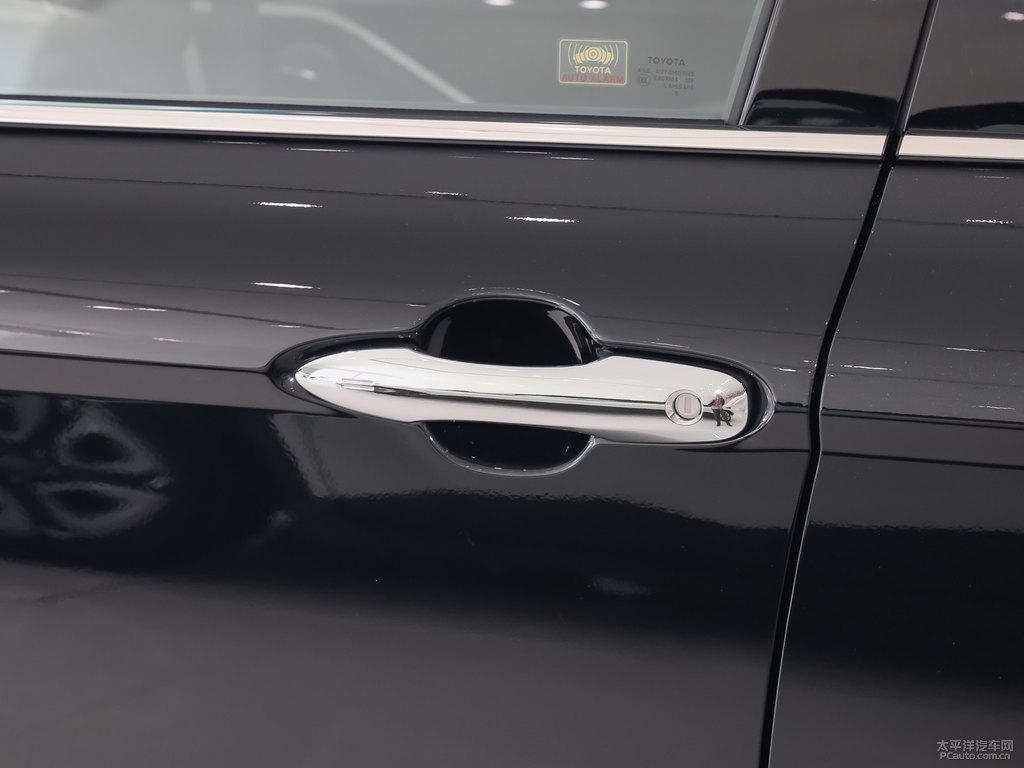 墨晶黑凱美瑞車(chē)身外觀圖片