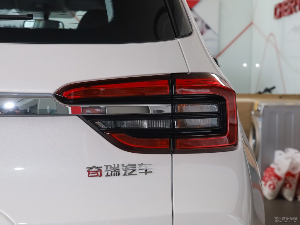 珍珠白瑞虎5x車尾外觀圖片
