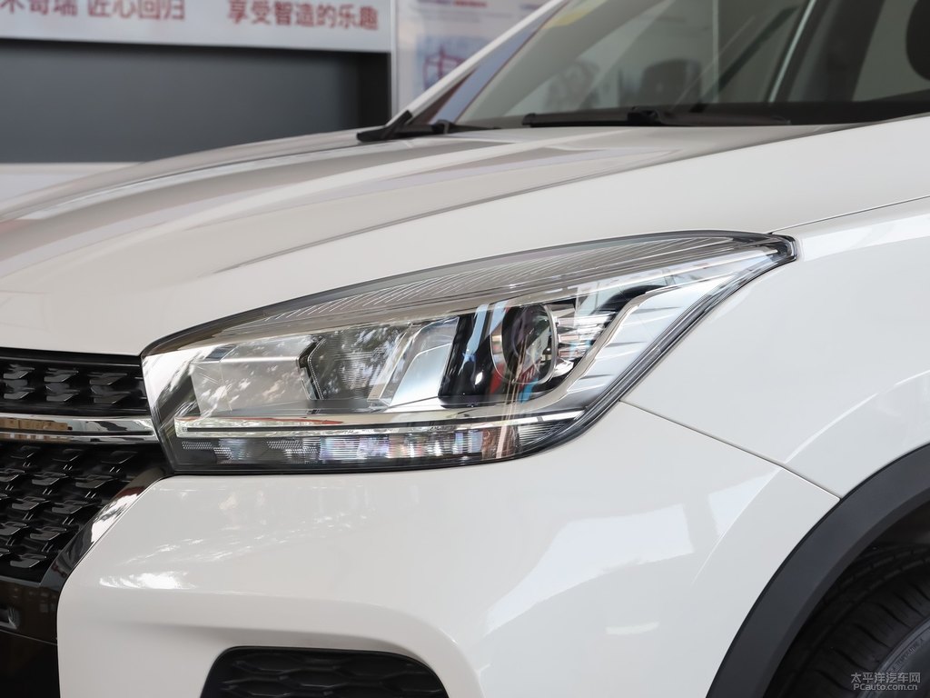珍珠白瑞虎5x車頭外觀圖片
