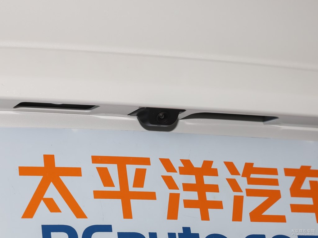 珍珠白瑞虎5x車尾外觀圖片