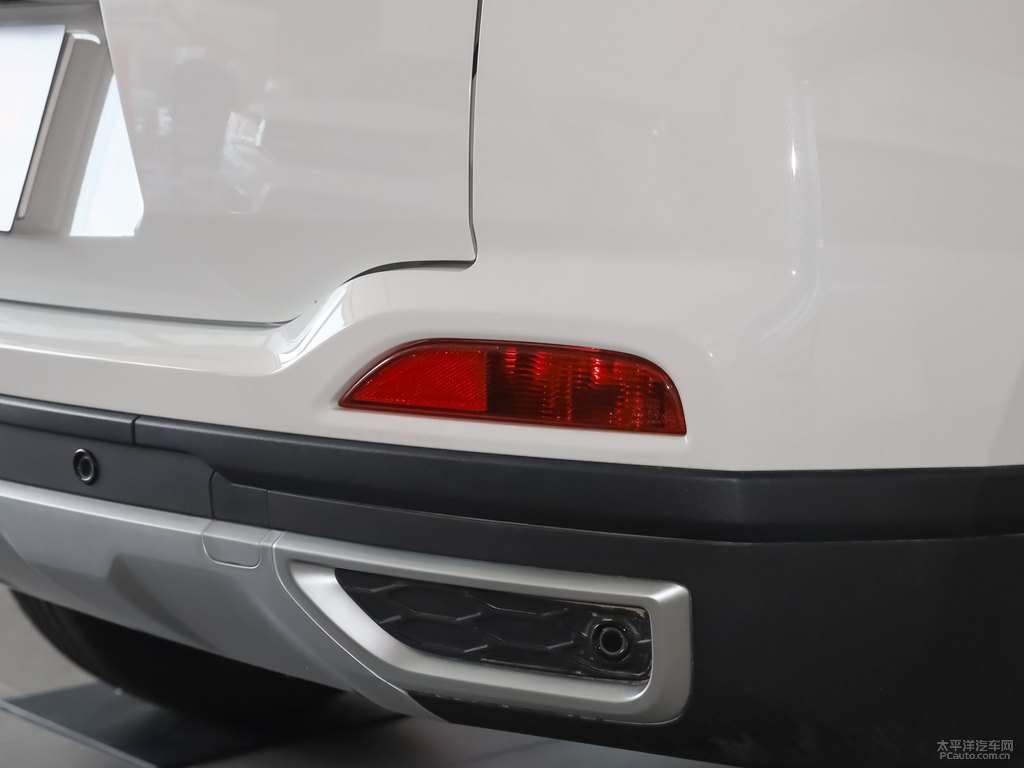 珍珠白瑞虎5x車尾外觀圖片