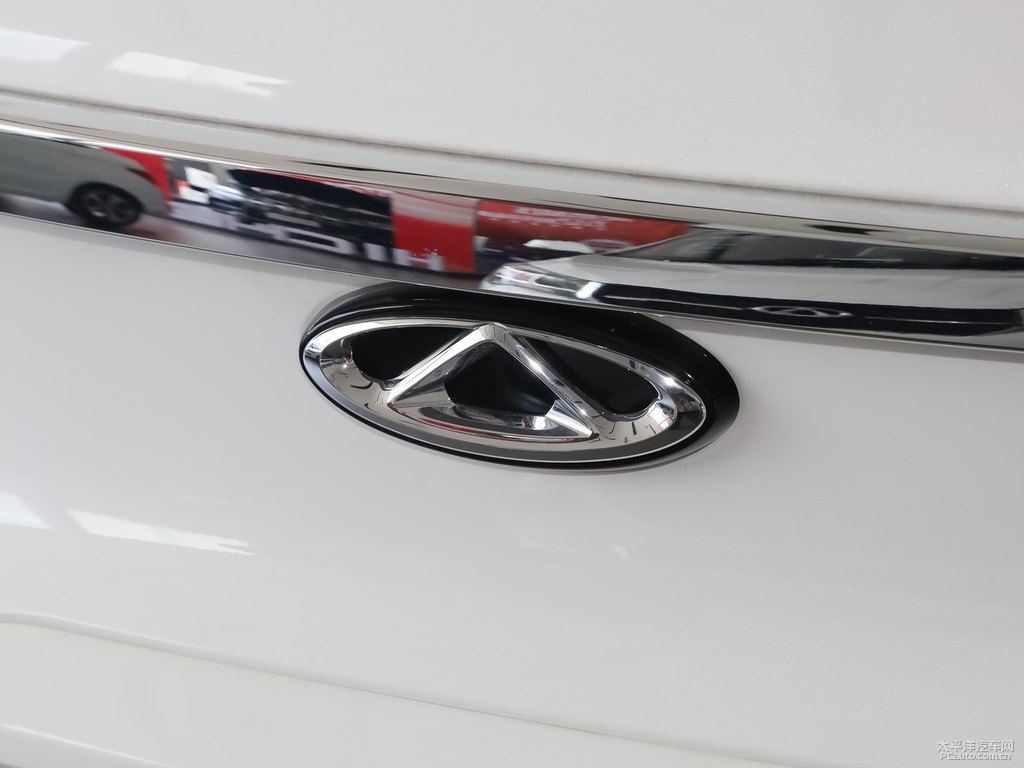 珍珠白瑞虎5x車尾外觀圖片