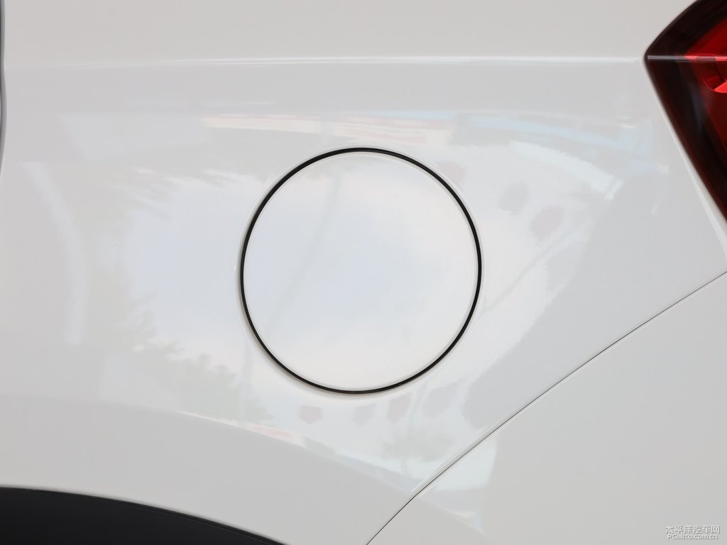 珍珠白瑞虎5x車身外觀圖片