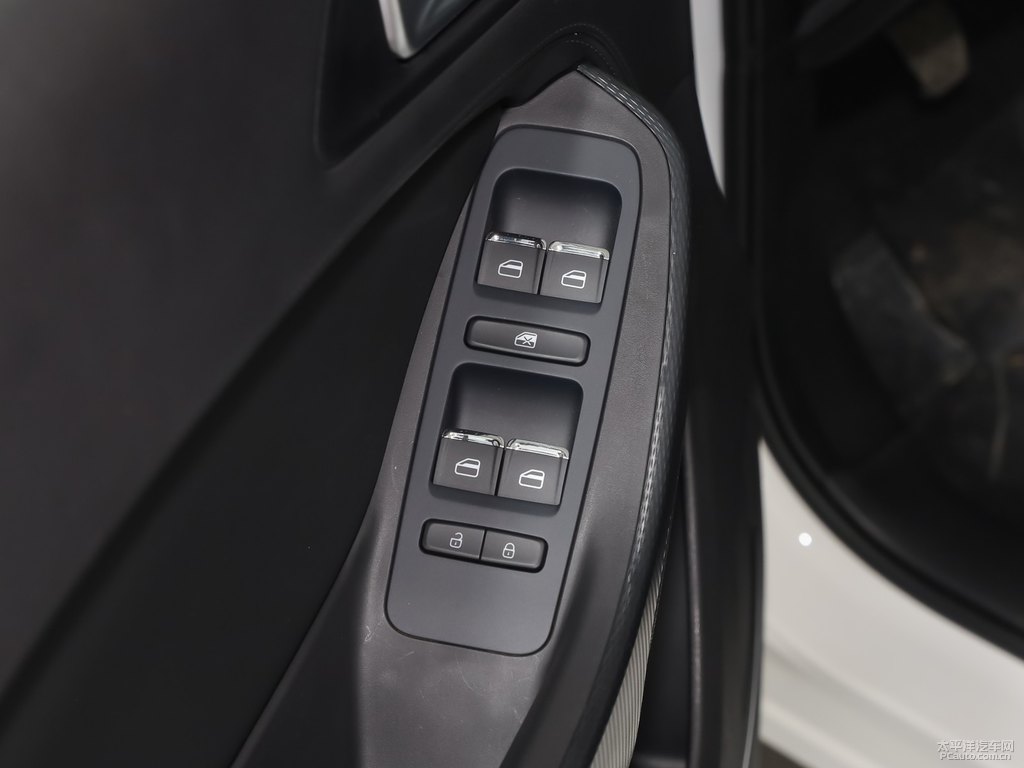 珍珠白瑞虎5x車廂內(nèi)飾圖片