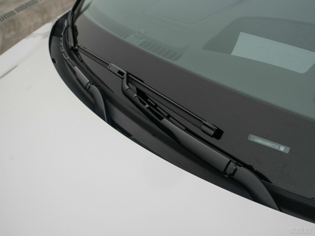 鉑鉆白冒險(xiǎn)家車身外觀圖片