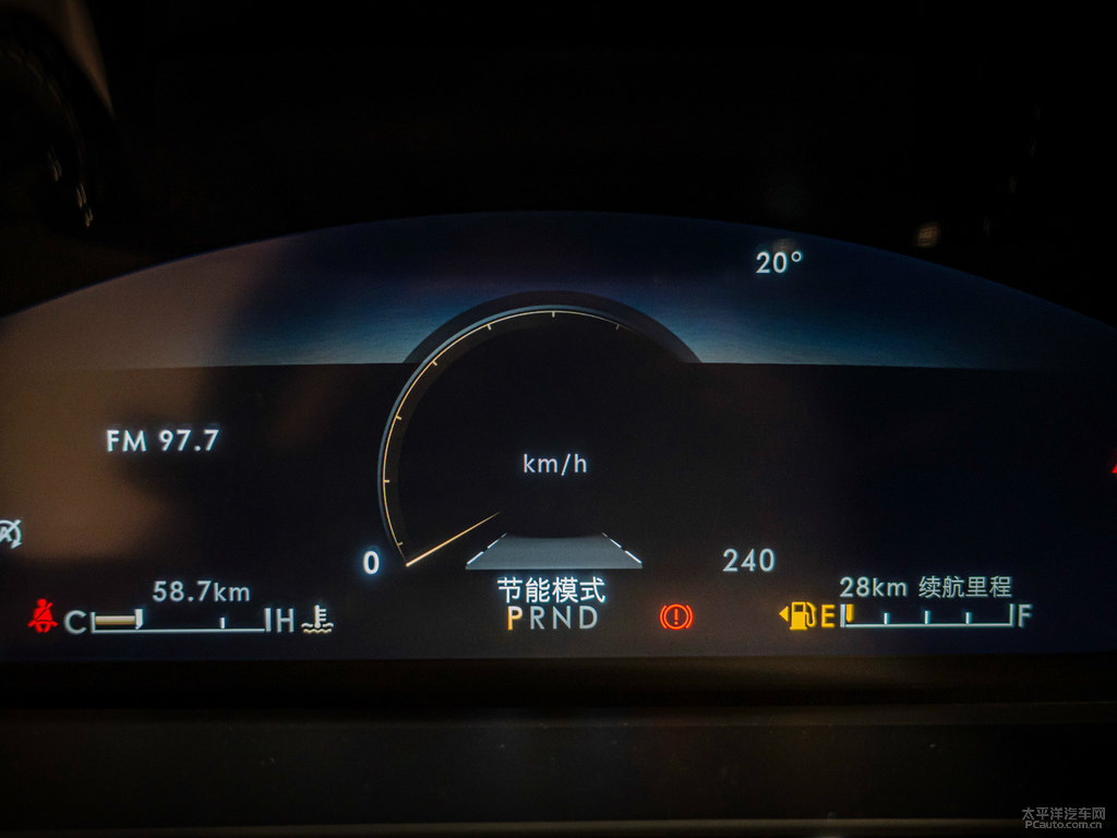 鉑鉆白冒險家中控內(nèi)飾圖片