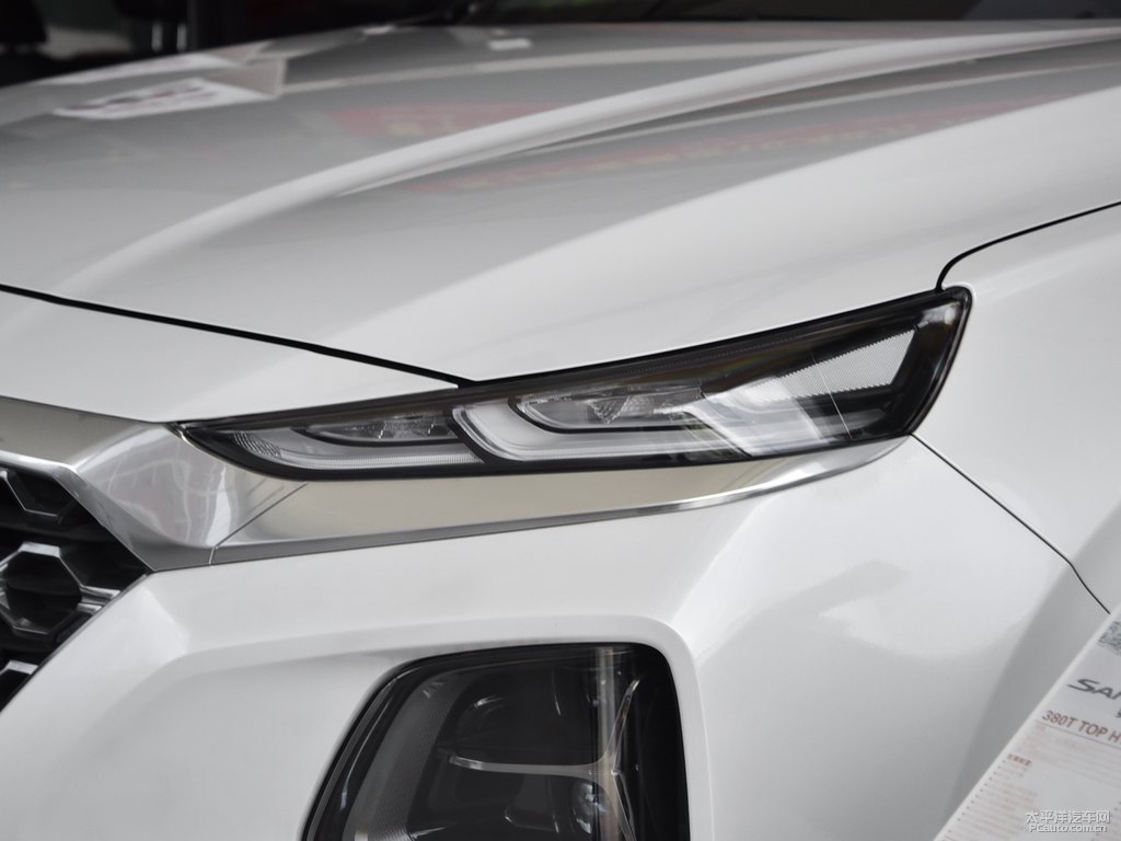 水晶白勝達(dá)車(chē)頭外觀圖片