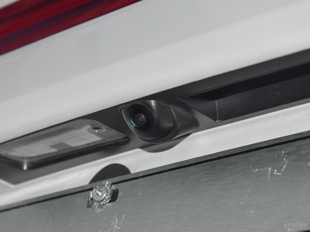 水晶白勝達車尾外觀圖片