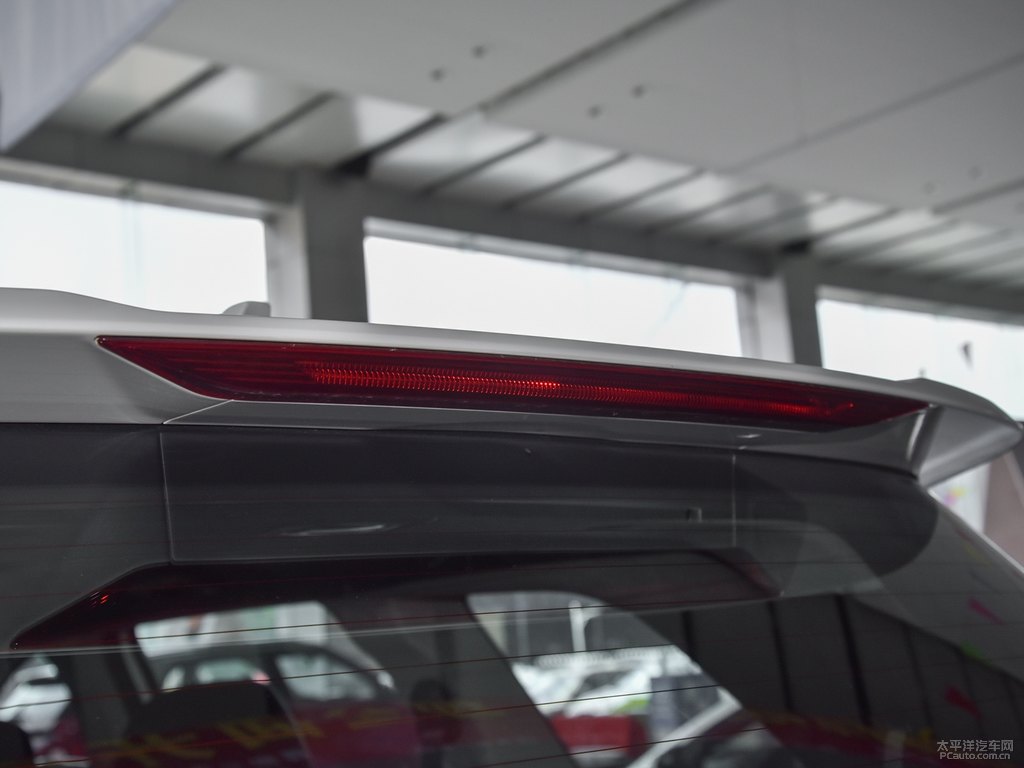 水晶白勝達車尾外觀圖片