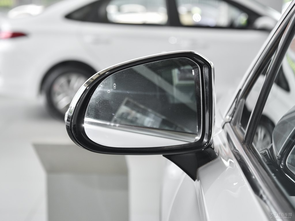 水晶白勝達(dá)車(chē)身外觀圖片