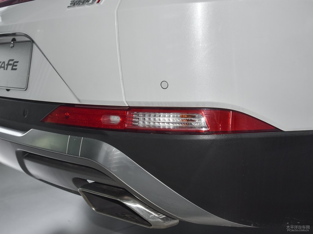 水晶白勝達(dá)車(chē)尾外觀圖片