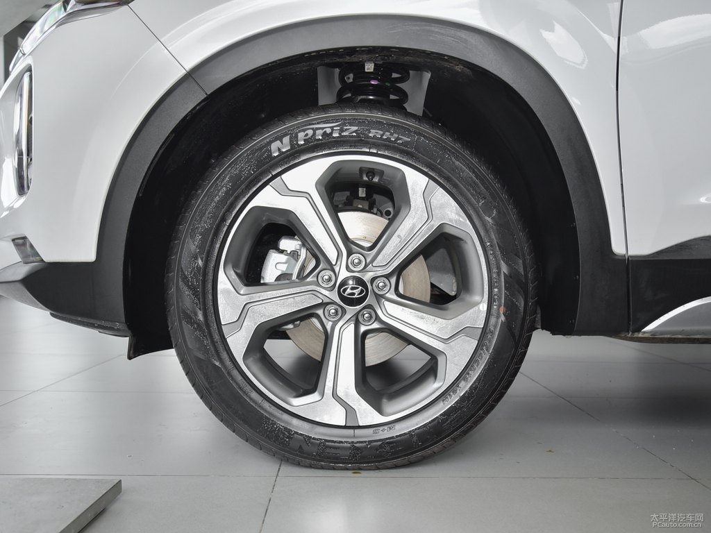 水晶白勝達車身外觀圖片