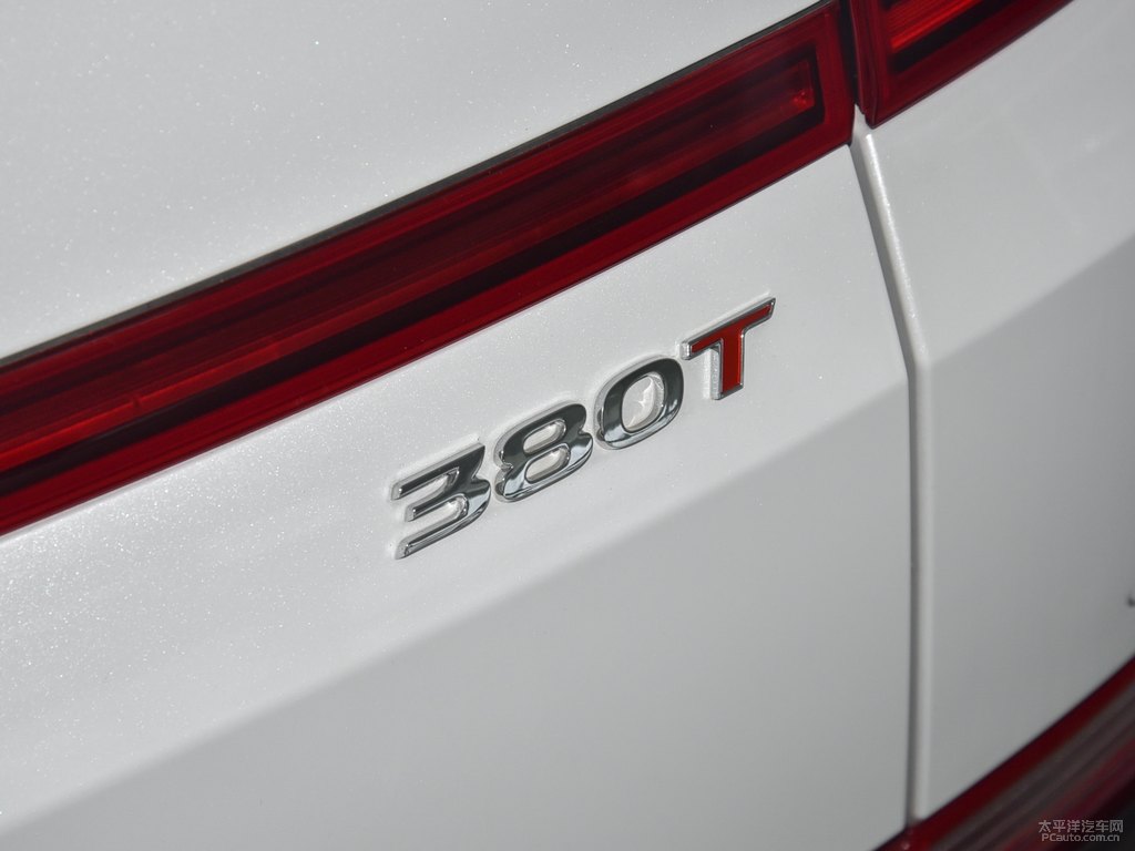 水晶白勝達(dá)車尾外觀圖片