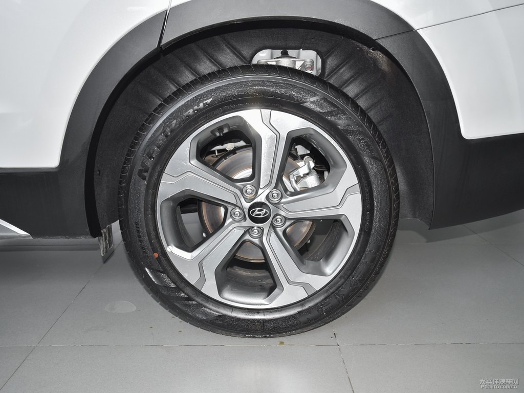 水晶白勝達車身外觀圖片