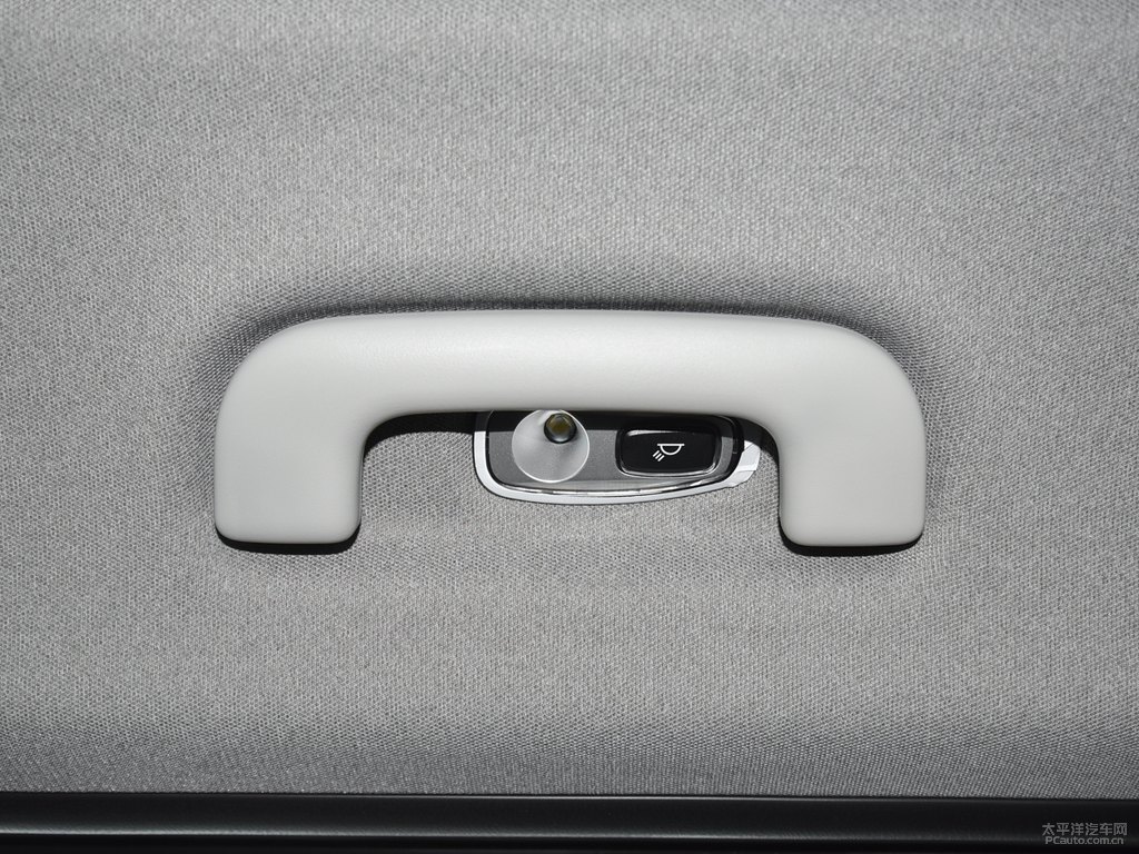水晶白勝達(dá)車廂內(nèi)飾圖片