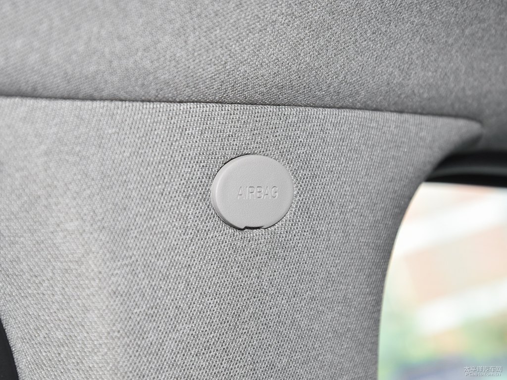 水晶白勝達車廂內(nèi)飾圖片