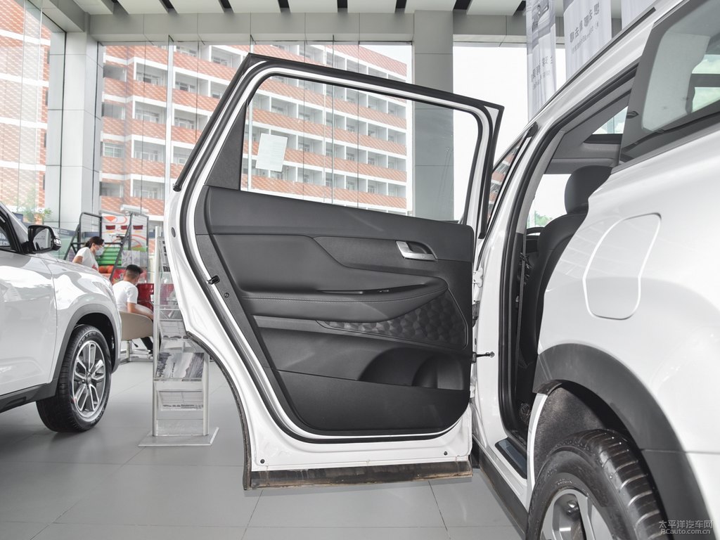 水晶白勝達(dá)車廂內(nèi)飾圖片