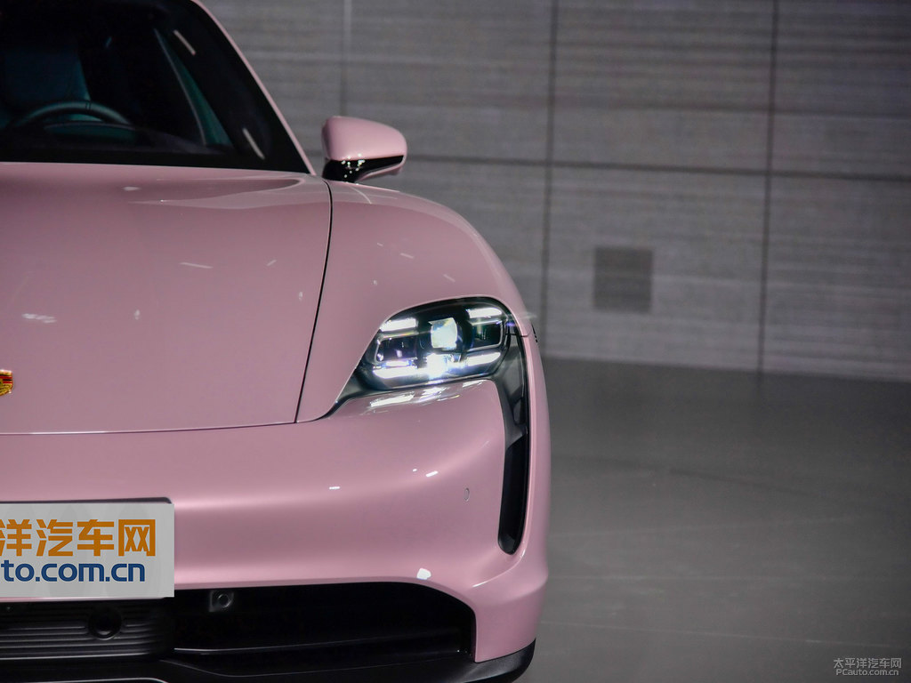 冰莓粉Taycan車頭外觀圖片