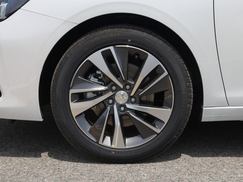 珠光白標致408車身外觀圖片
