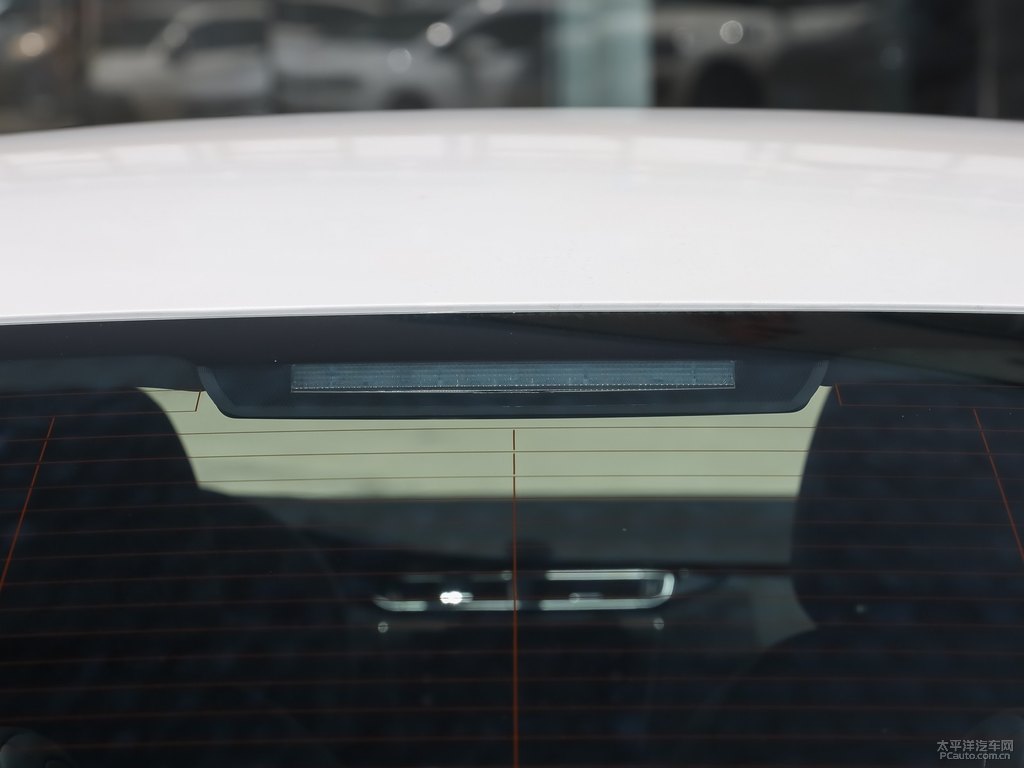 珠光白標(biāo)致408車尾外觀圖片