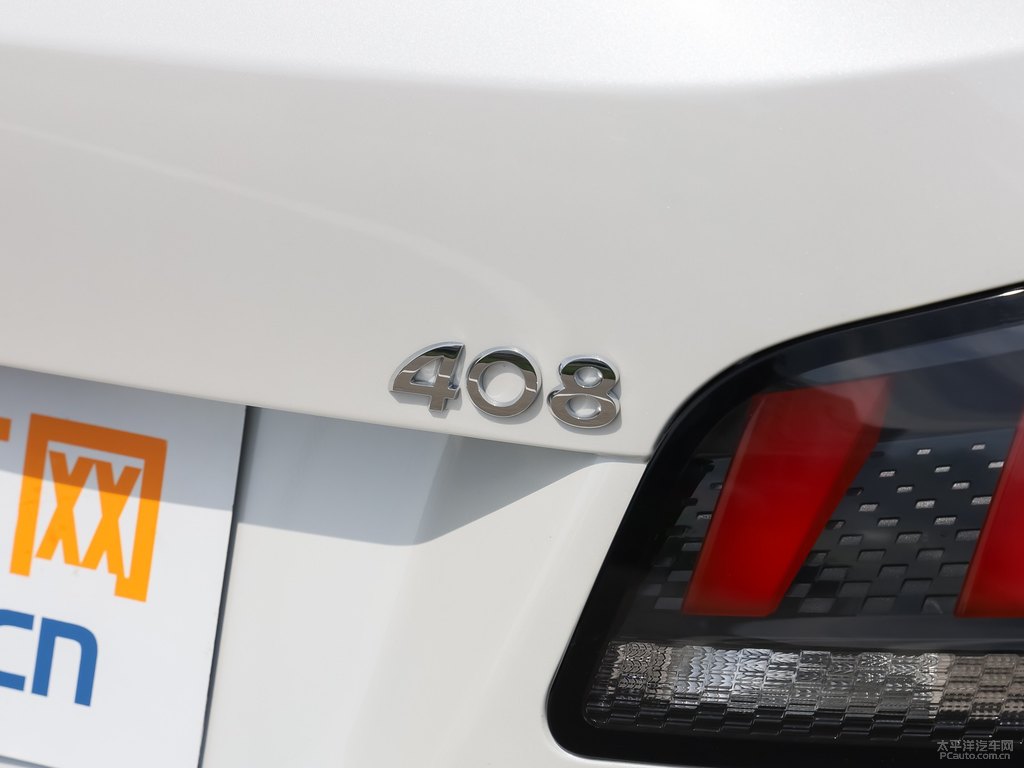 珠光白標致408車尾外觀圖片
