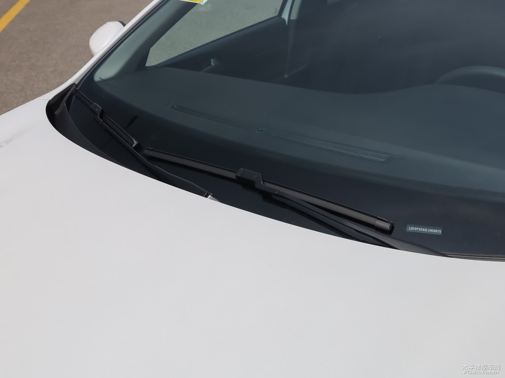 珠光白標(biāo)致408車身外觀圖片