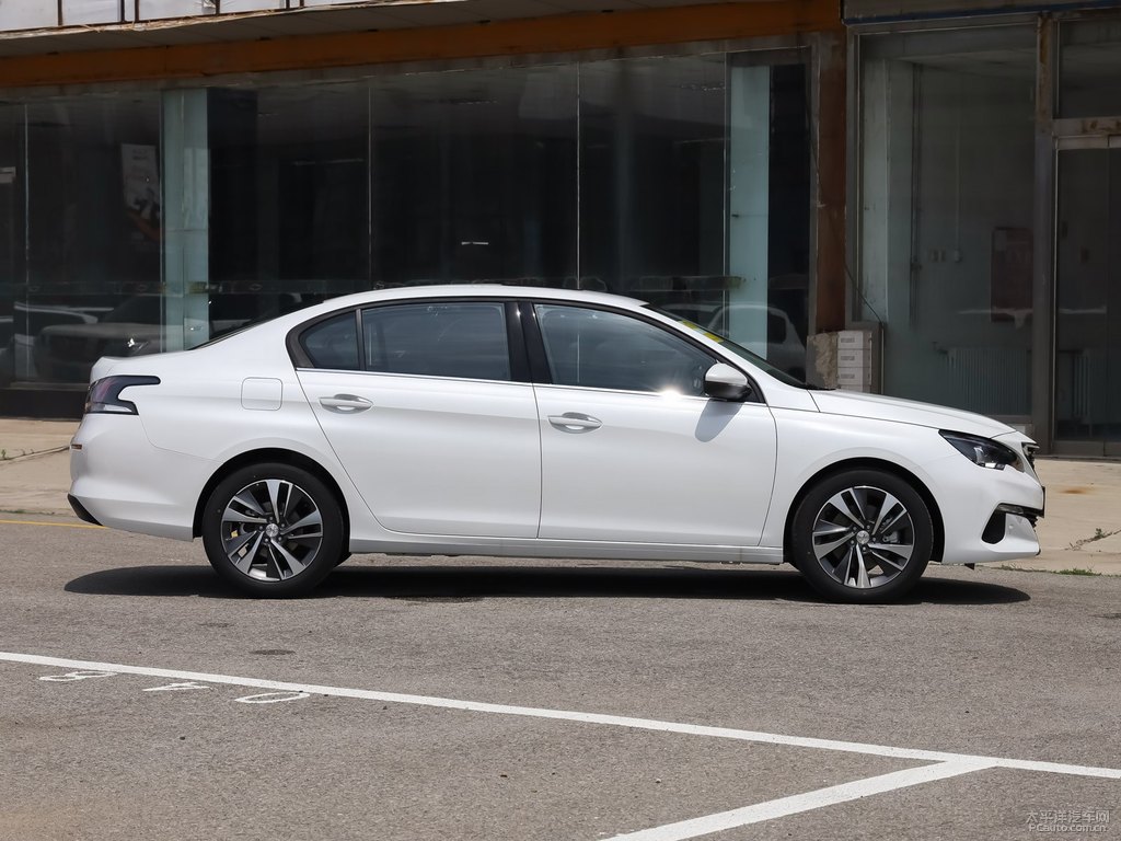 珠光白標(biāo)致408整車外觀外觀圖片
