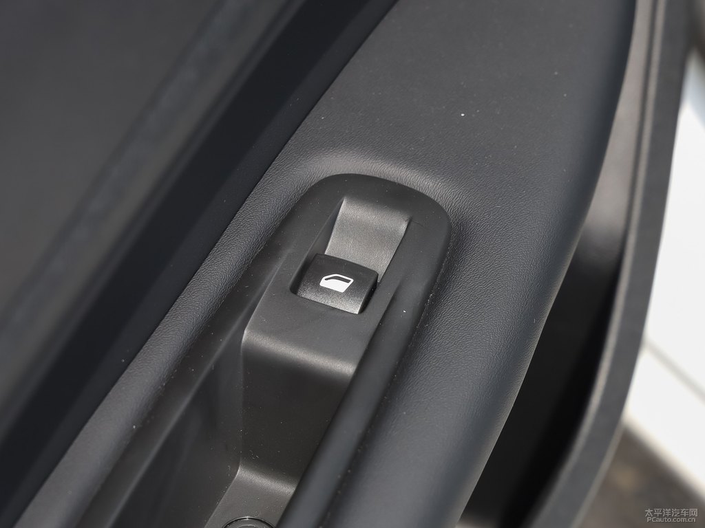 珠光白標(biāo)致408車廂內(nèi)飾圖片