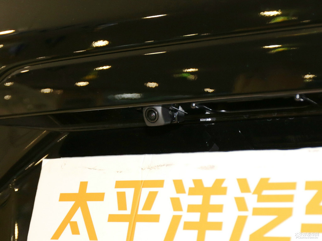 彩晶黑本田CR-V車尾外觀圖片