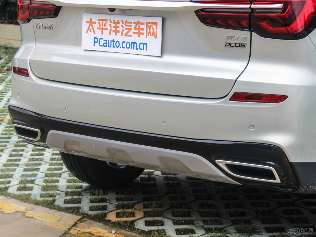 銀葉金榮威RX5車尾外觀圖片