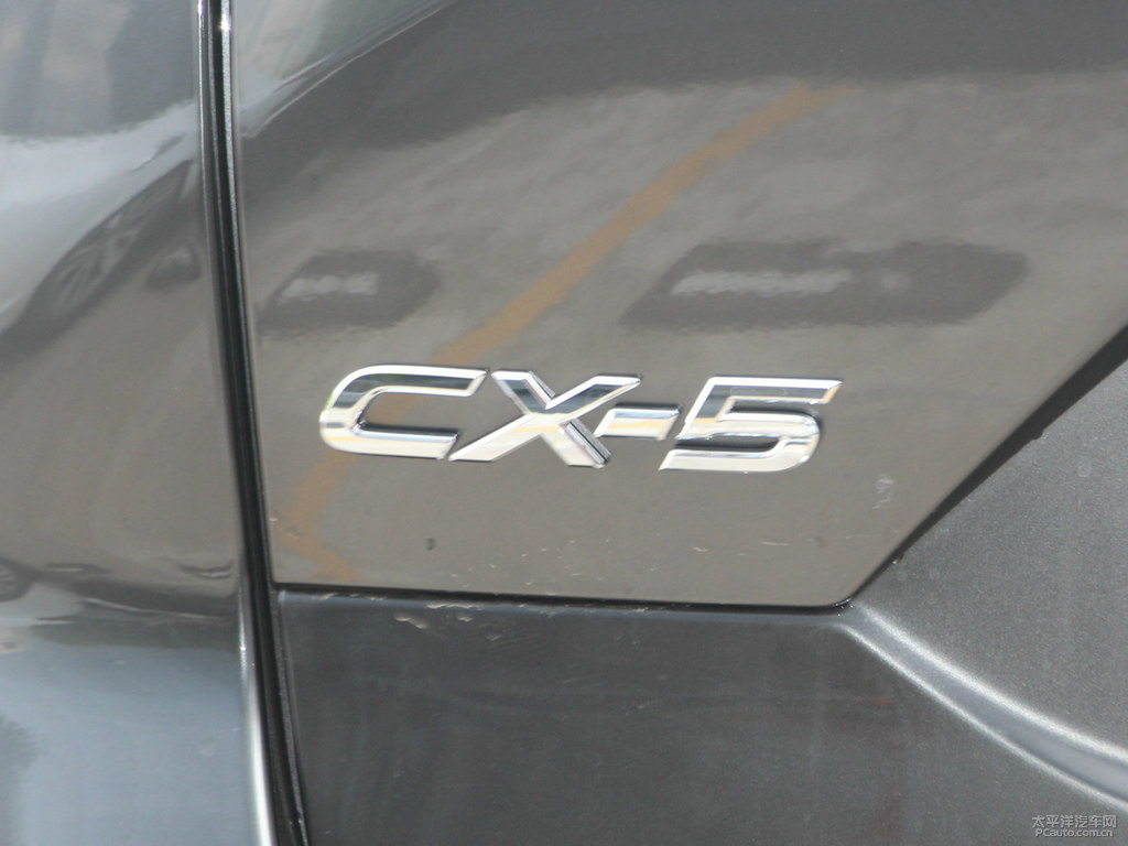 鉑鋼灰馬自達(dá)CX-5車尾外觀圖片