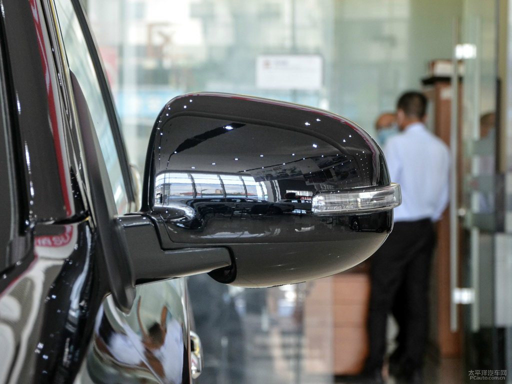 珍珠黑歐藍(lán)德車身外觀圖片
