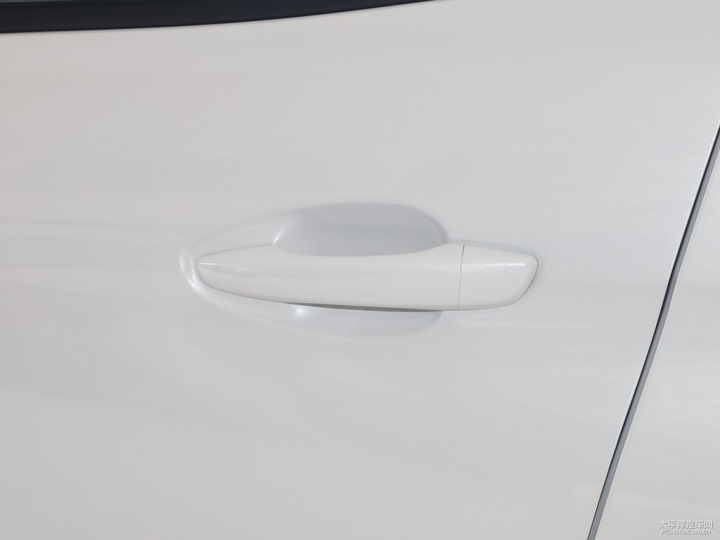 珠光白標(biāo)致4008車身外觀圖片