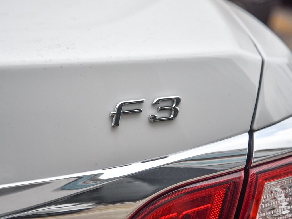 天山白比亞迪F3車尾外觀圖片