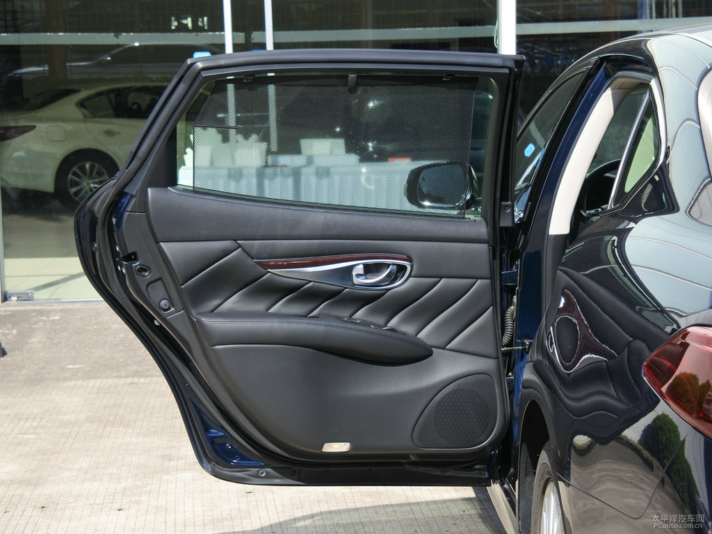星夜藍英菲尼迪Q70L車廂內(nèi)飾圖片