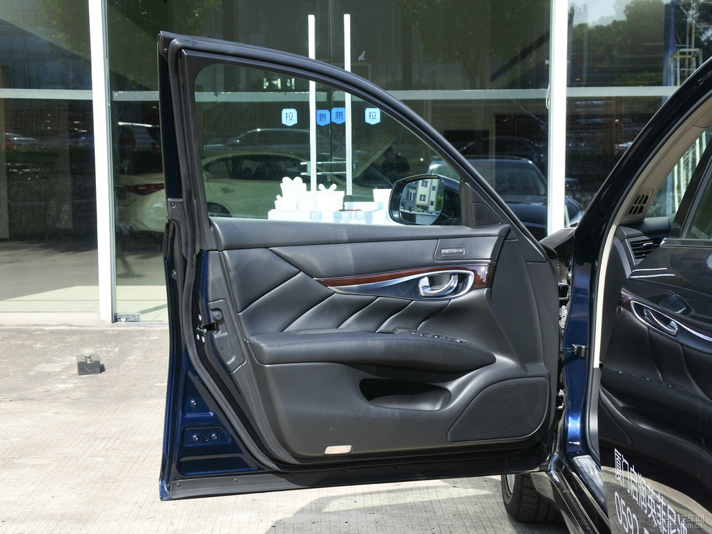 星夜藍英菲尼迪Q70L車廂內(nèi)飾圖片