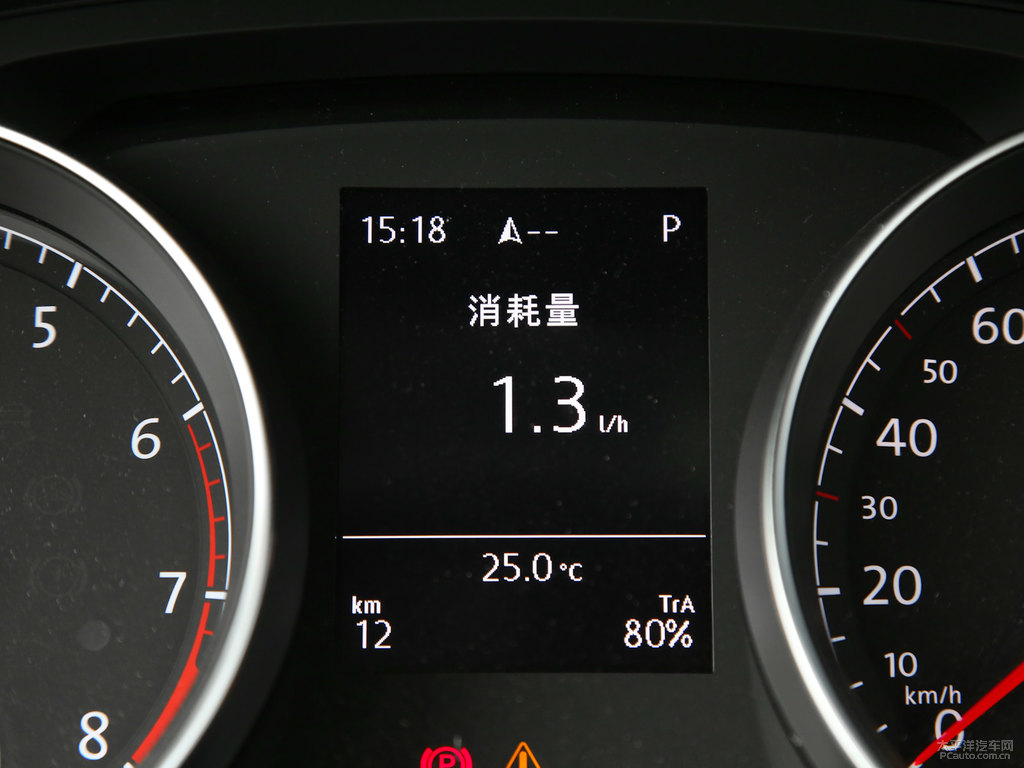 極地白高爾夫中控內(nèi)飾圖片