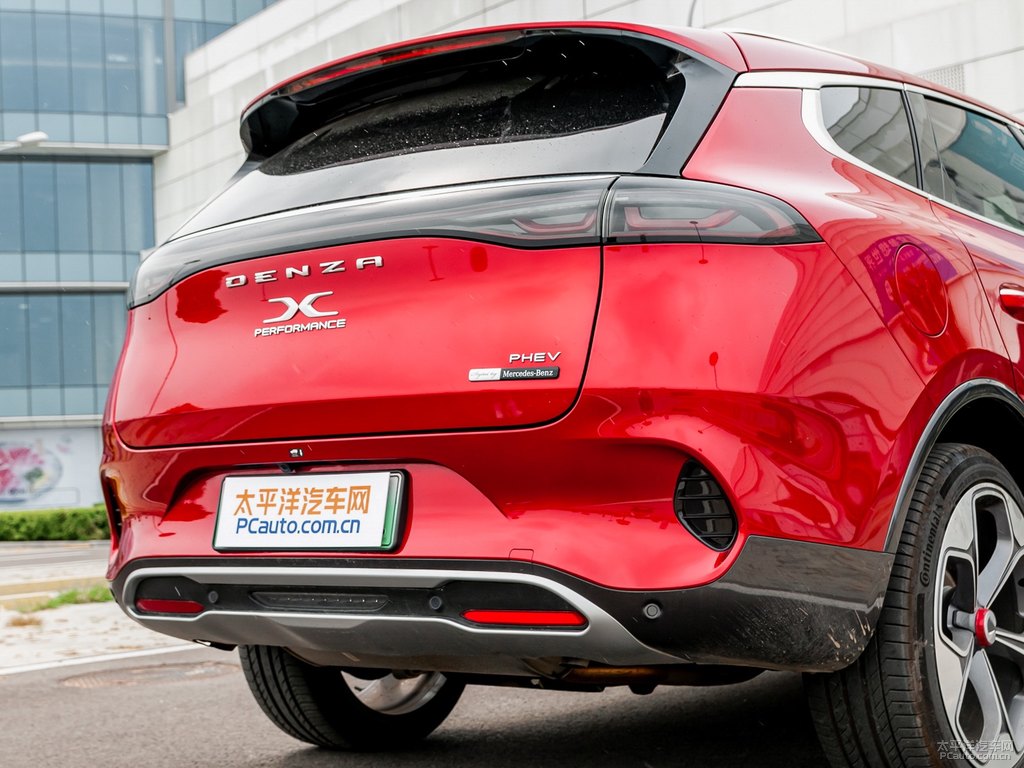日耀紅騰勢(shì)X車(chē)尾外觀圖片