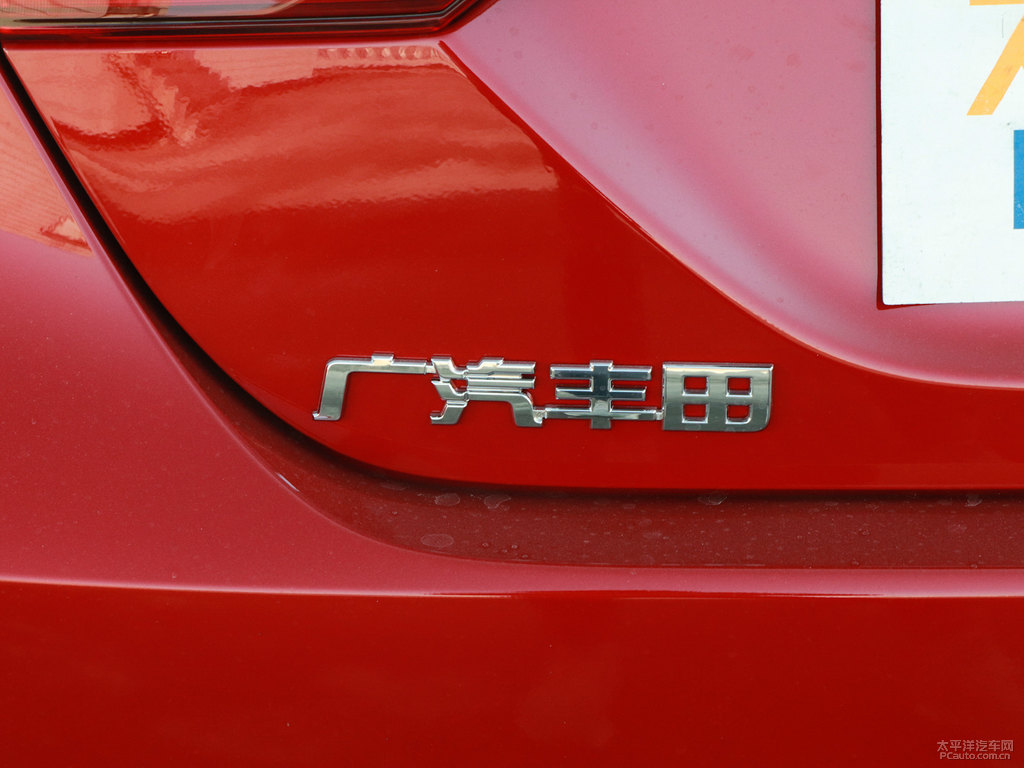 耀動(dòng)紅黑雙色凱美瑞車尾外觀圖片