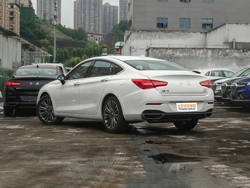 珠光白紅旗H5經(jīng)典整車外觀外觀圖片