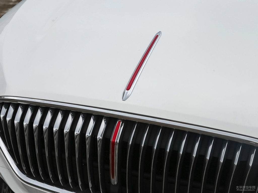 珠光白紅旗H5經(jīng)典車頭外觀圖片